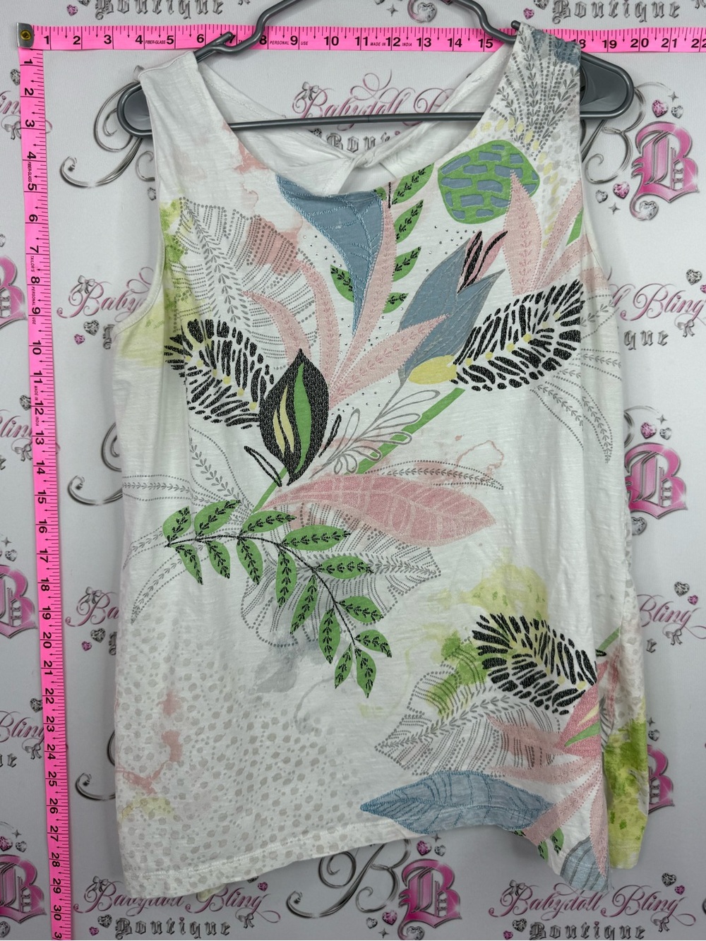 Tank top tropical White Floral Print Tank Top - Lightweight Summer Layer